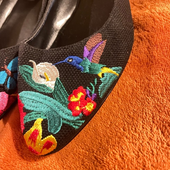 Nine West Black Embroidered flats - Picture 2 of 6